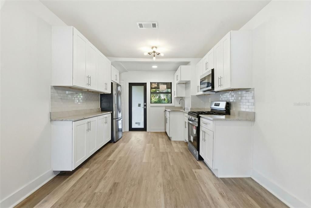 For Rent: $2,800 (3 beds, 1 baths, 1085 Square Feet)