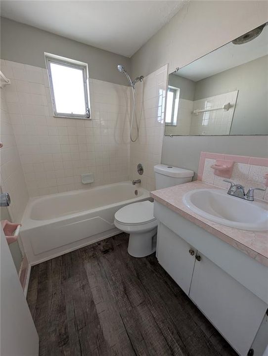 出租: $1,400 (2 贝兹, 1 浴室, 768 平方英尺)