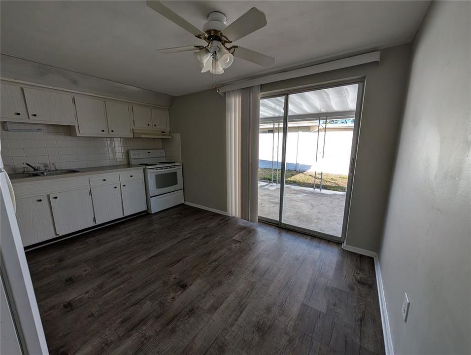 出租: $1,400 (2 贝兹, 1 浴室, 768 平方英尺)