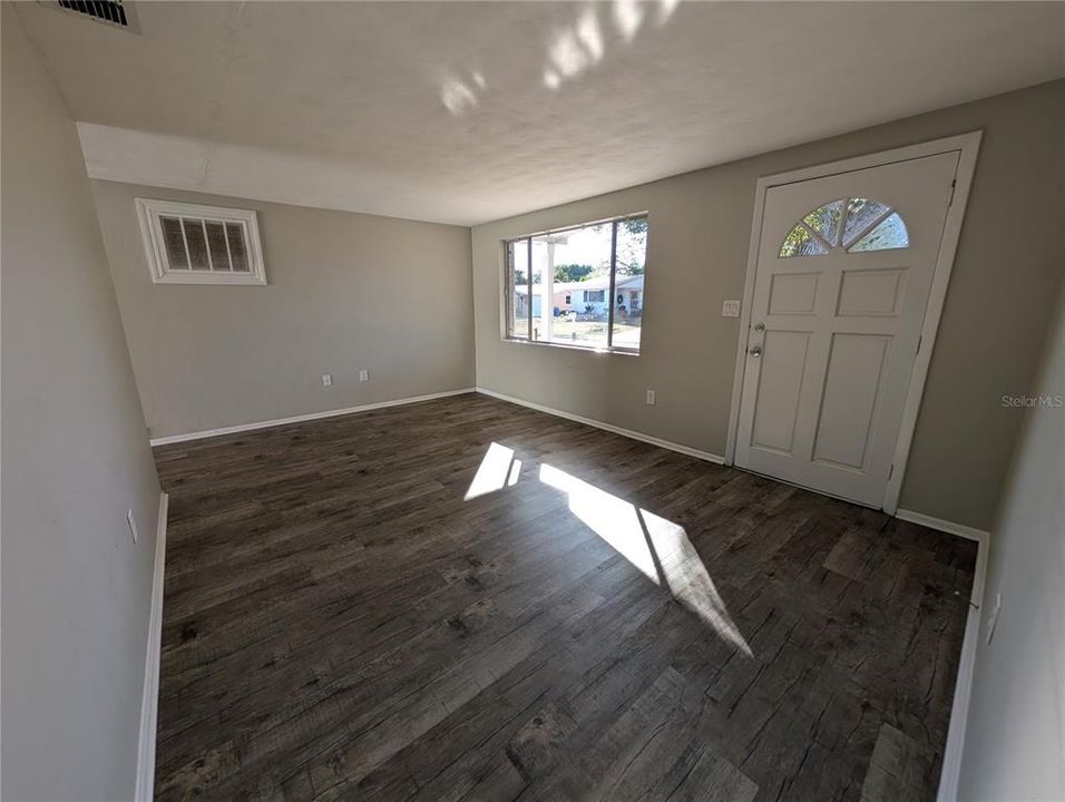 出租: $1,400 (2 贝兹, 1 浴室, 768 平方英尺)