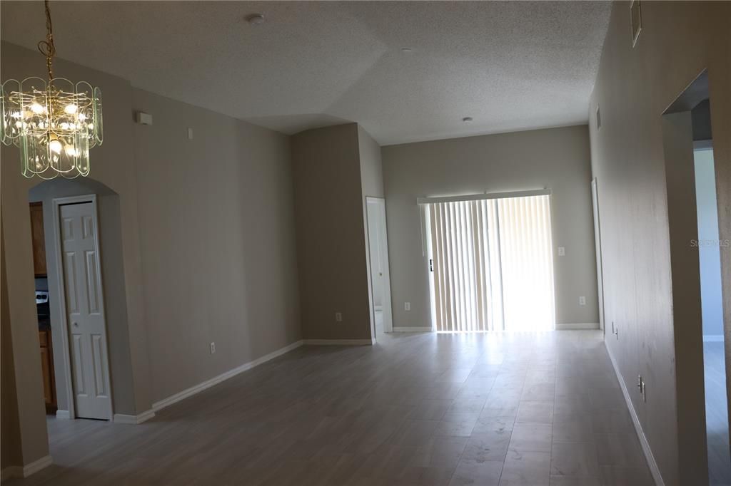 For Rent: $2,400 (4 beds, 2 baths, 1434 Square Feet)