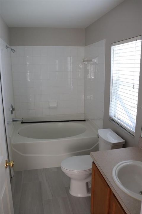 For Rent: $2,400 (4 beds, 2 baths, 1434 Square Feet)