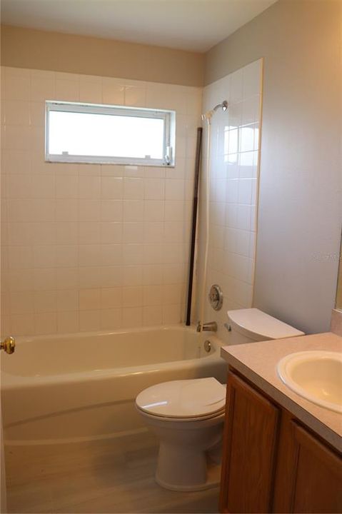 For Rent: $2,400 (4 beds, 2 baths, 1434 Square Feet)