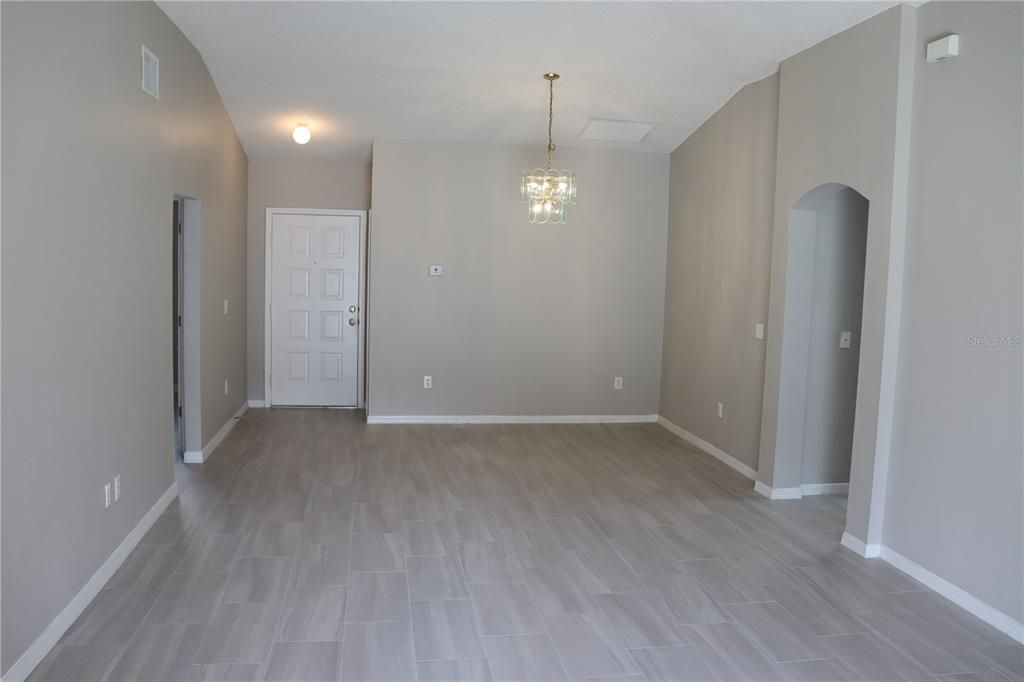 For Rent: $2,400 (4 beds, 2 baths, 1434 Square Feet)