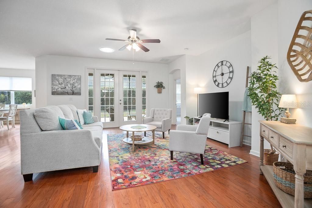 На продажу: $385,000 (3 спален, 2 ванн, 1820 Квадратных фут)