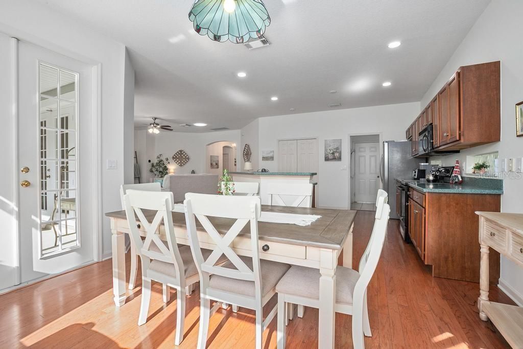 На продажу: $385,000 (3 спален, 2 ванн, 1820 Квадратных фут)