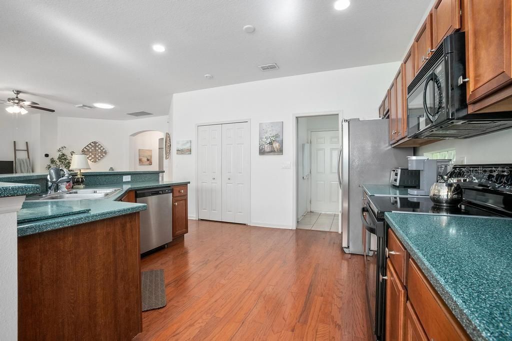 На продажу: $385,000 (3 спален, 2 ванн, 1820 Квадратных фут)