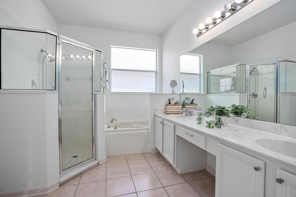 На продажу: $385,000 (3 спален, 2 ванн, 1820 Квадратных фут)