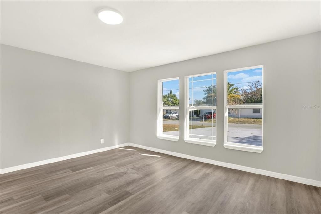 For Sale: $320,000 (4 beds, 2 baths, 1610 Square Feet)