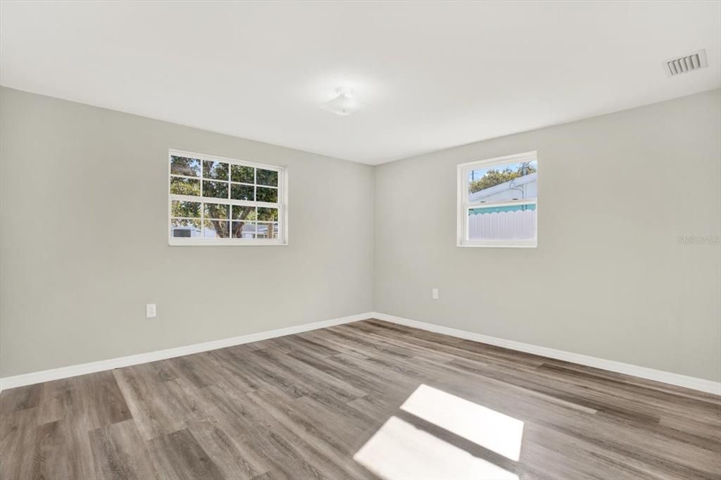 For Sale: $320,000 (4 beds, 2 baths, 1610 Square Feet)