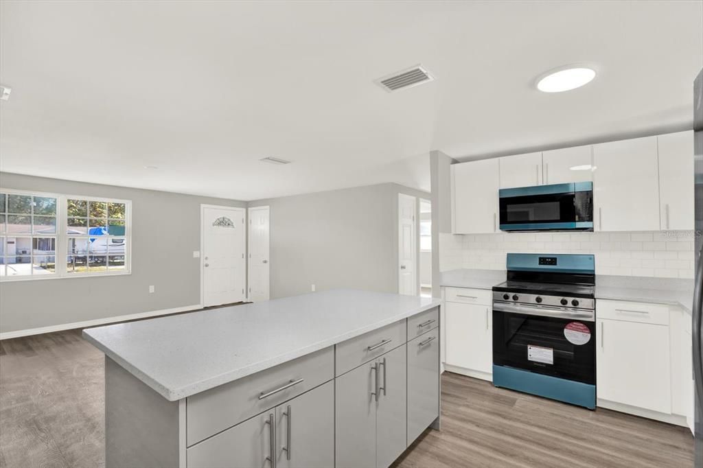 For Sale: $320,000 (4 beds, 2 baths, 1610 Square Feet)