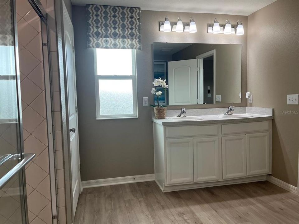 For Sale: $420,000 (4 beds, 2 baths, 2112 Square Feet)