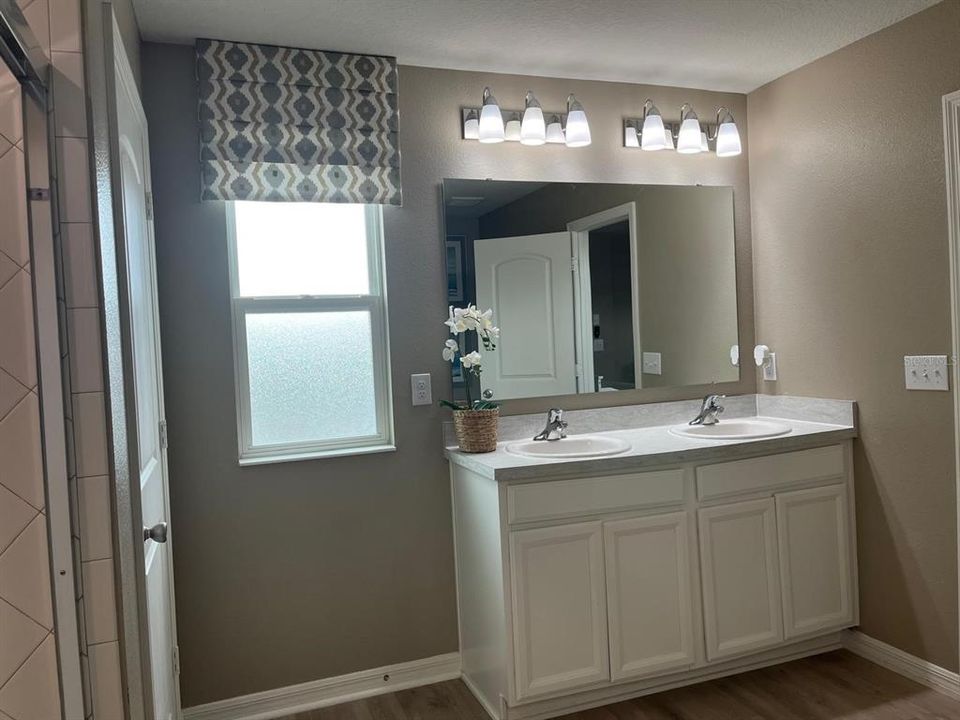 For Sale: $420,000 (4 beds, 2 baths, 2112 Square Feet)