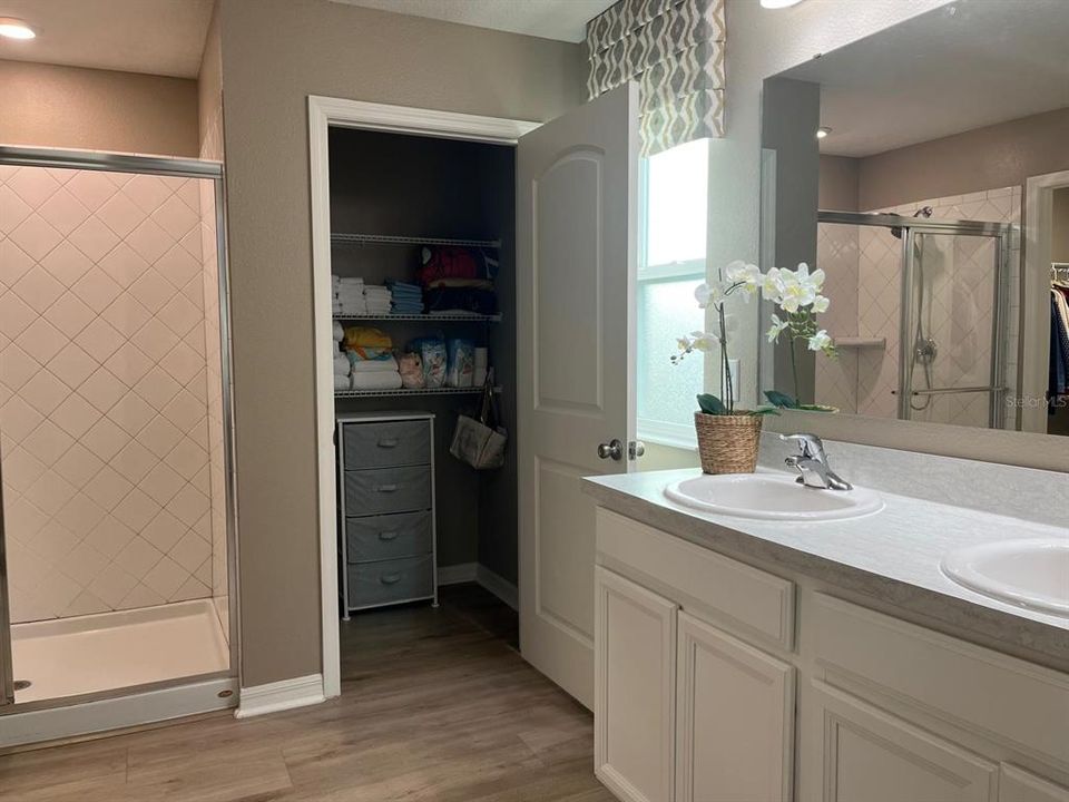 For Sale: $420,000 (4 beds, 2 baths, 2112 Square Feet)