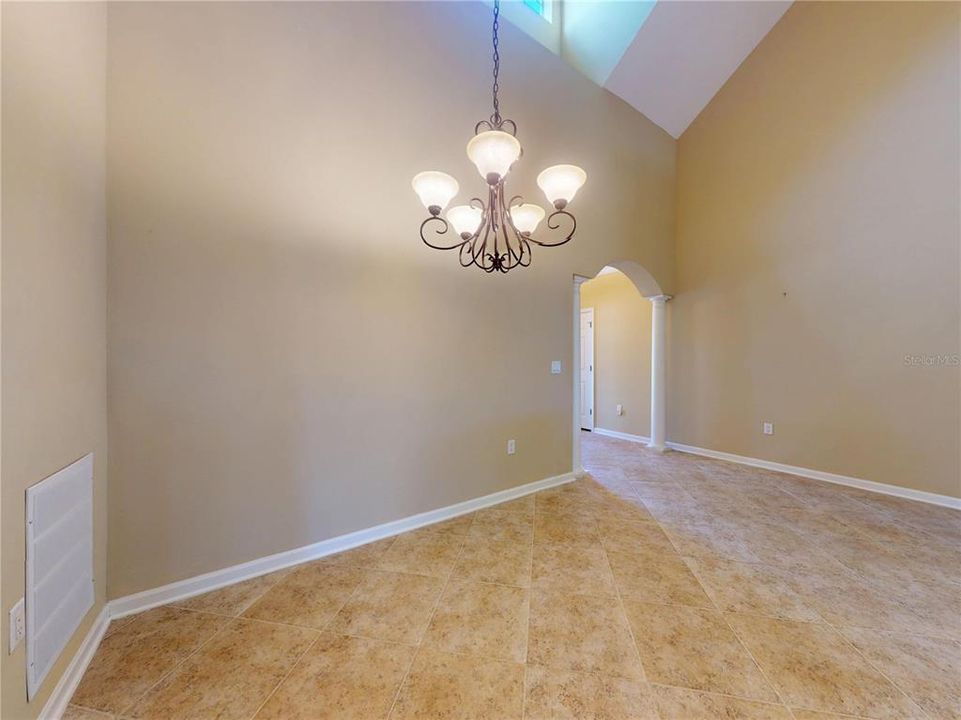 Под контрактом: $370,000 (3 спален, 2 ванн, 1704 Квадратных фут)