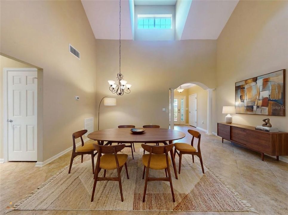 Под контрактом: $370,000 (3 спален, 2 ванн, 1704 Квадратных фут)