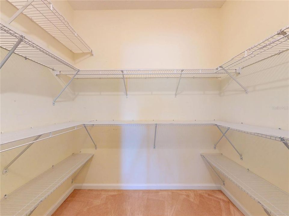 Под контрактом: $370,000 (3 спален, 2 ванн, 1704 Квадратных фут)