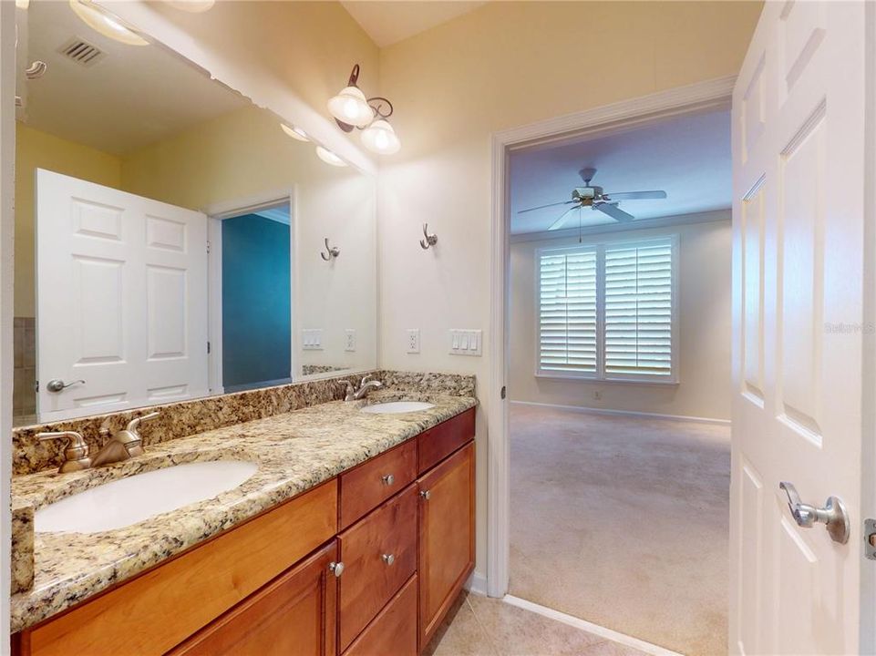 Под контрактом: $370,000 (3 спален, 2 ванн, 1704 Квадратных фут)