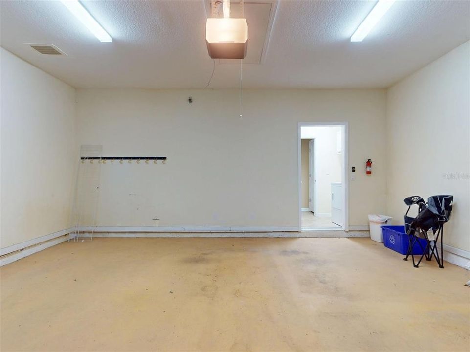 Под контрактом: $370,000 (3 спален, 2 ванн, 1704 Квадратных фут)