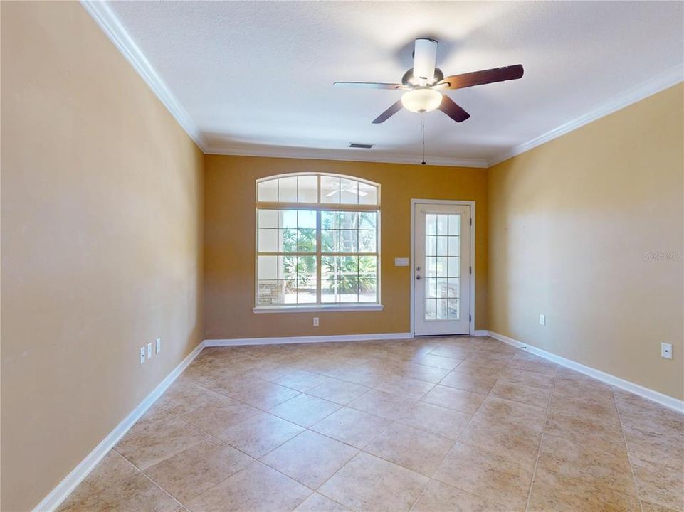 Под контрактом: $370,000 (3 спален, 2 ванн, 1704 Квадратных фут)