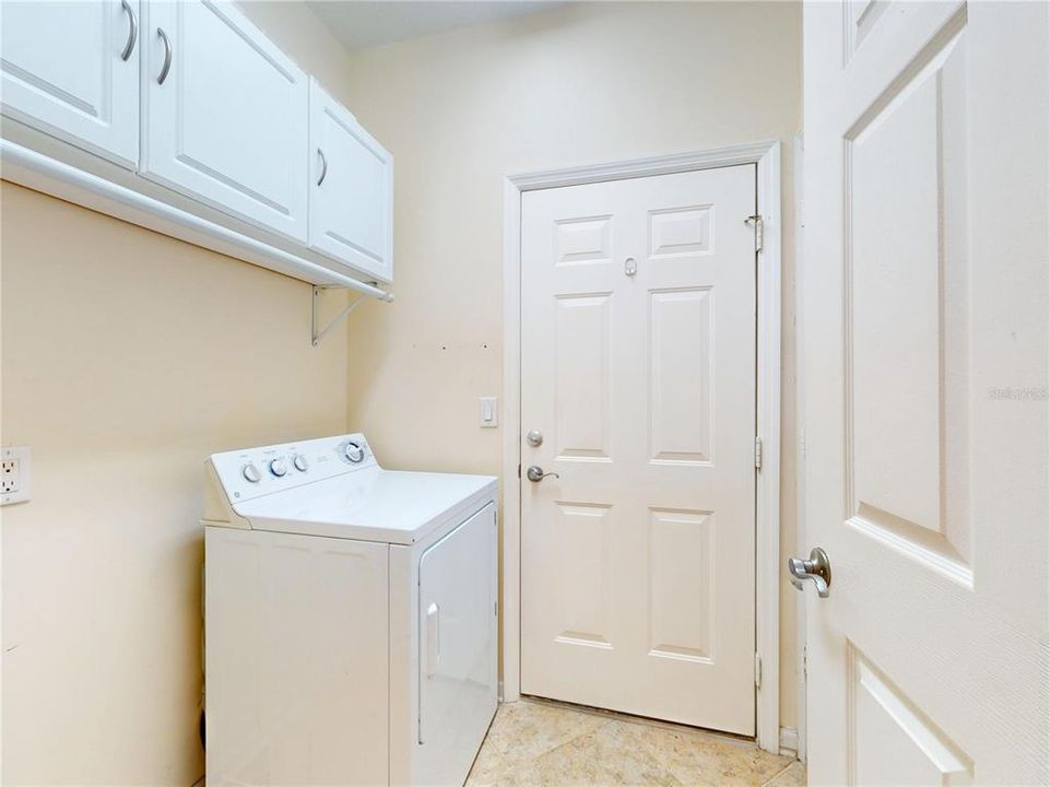 Под контрактом: $370,000 (3 спален, 2 ванн, 1704 Квадратных фут)