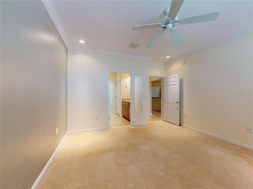 Под контрактом: $370,000 (3 спален, 2 ванн, 1704 Квадратных фут)