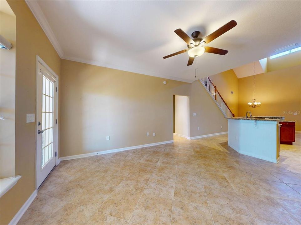 Под контрактом: $370,000 (3 спален, 2 ванн, 1704 Квадратных фут)