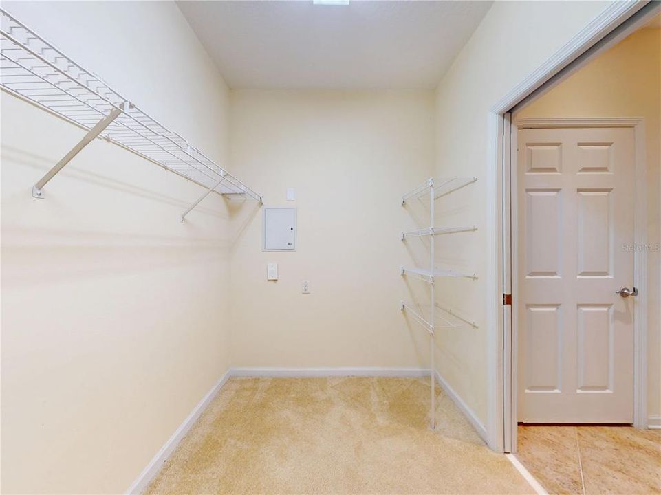 Под контрактом: $370,000 (3 спален, 2 ванн, 1704 Квадратных фут)