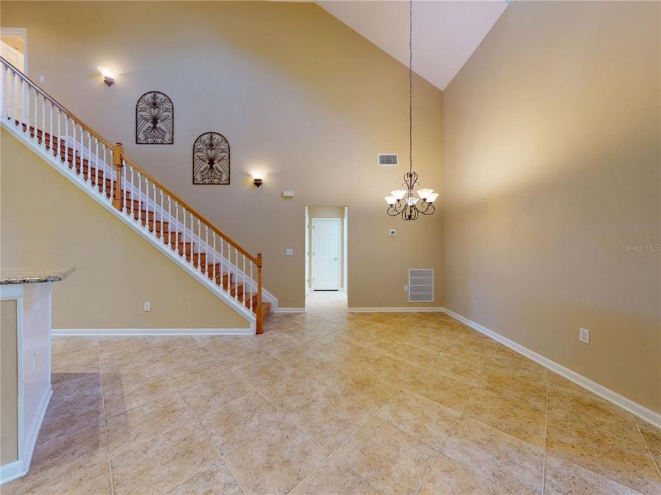 Под контрактом: $370,000 (3 спален, 2 ванн, 1704 Квадратных фут)