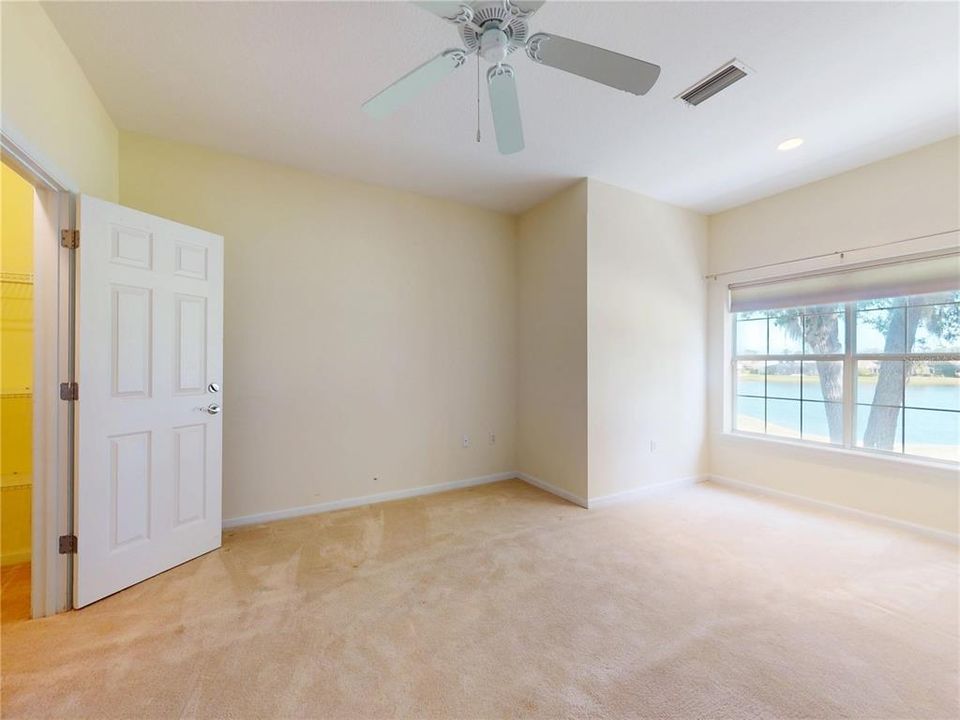 Под контрактом: $370,000 (3 спален, 2 ванн, 1704 Квадратных фут)