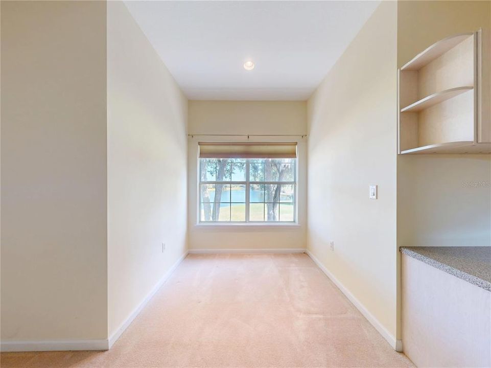 Под контрактом: $370,000 (3 спален, 2 ванн, 1704 Квадратных фут)