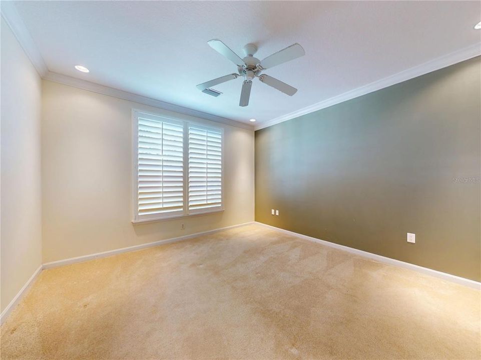 Под контрактом: $370,000 (3 спален, 2 ванн, 1704 Квадратных фут)