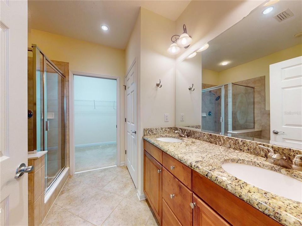 Под контрактом: $370,000 (3 спален, 2 ванн, 1704 Квадратных фут)