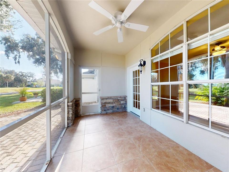 Под контрактом: $370,000 (3 спален, 2 ванн, 1704 Квадратных фут)