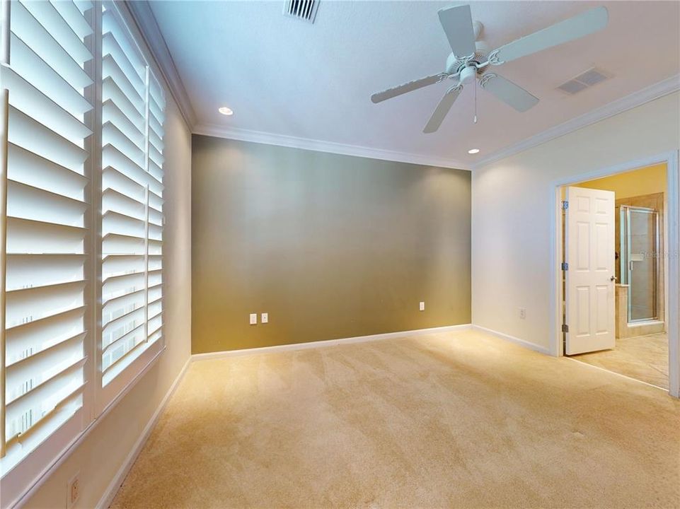 Под контрактом: $370,000 (3 спален, 2 ванн, 1704 Квадратных фут)