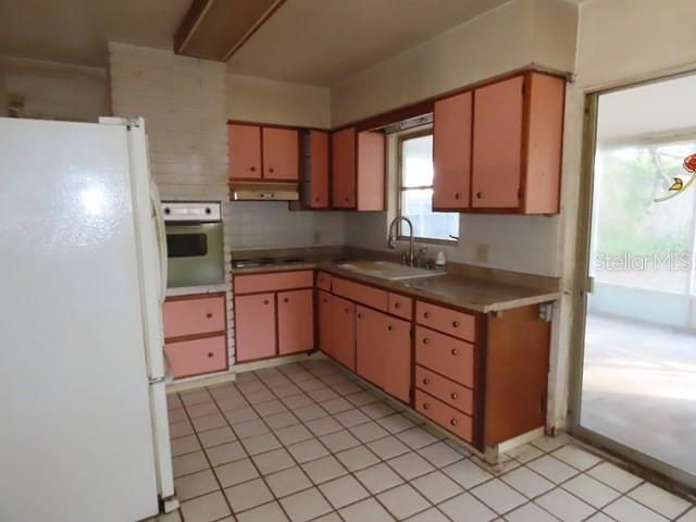 For Sale: $274,900 (3 beds, 2 baths, 1148 Square Feet)