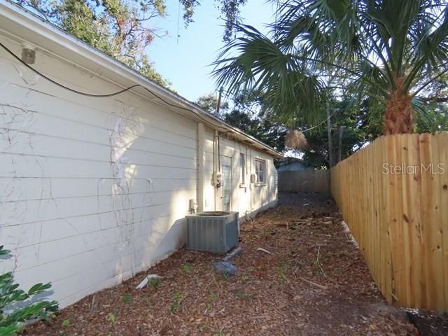 For Sale: $274,900 (3 beds, 2 baths, 1148 Square Feet)