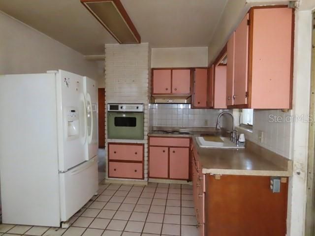 For Sale: $274,900 (3 beds, 2 baths, 1148 Square Feet)