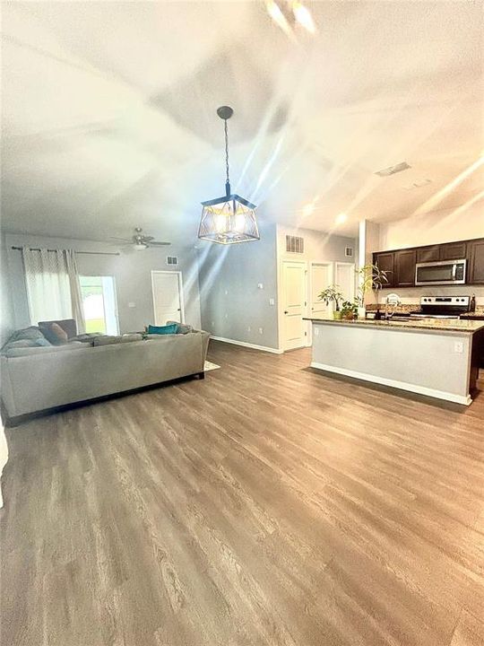 En Venta: $320,000 (3 camas, 2 baños, 1537 Pies cuadrados)