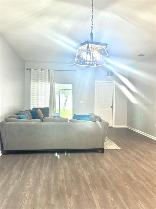 En Venta: $320,000 (3 camas, 2 baños, 1537 Pies cuadrados)