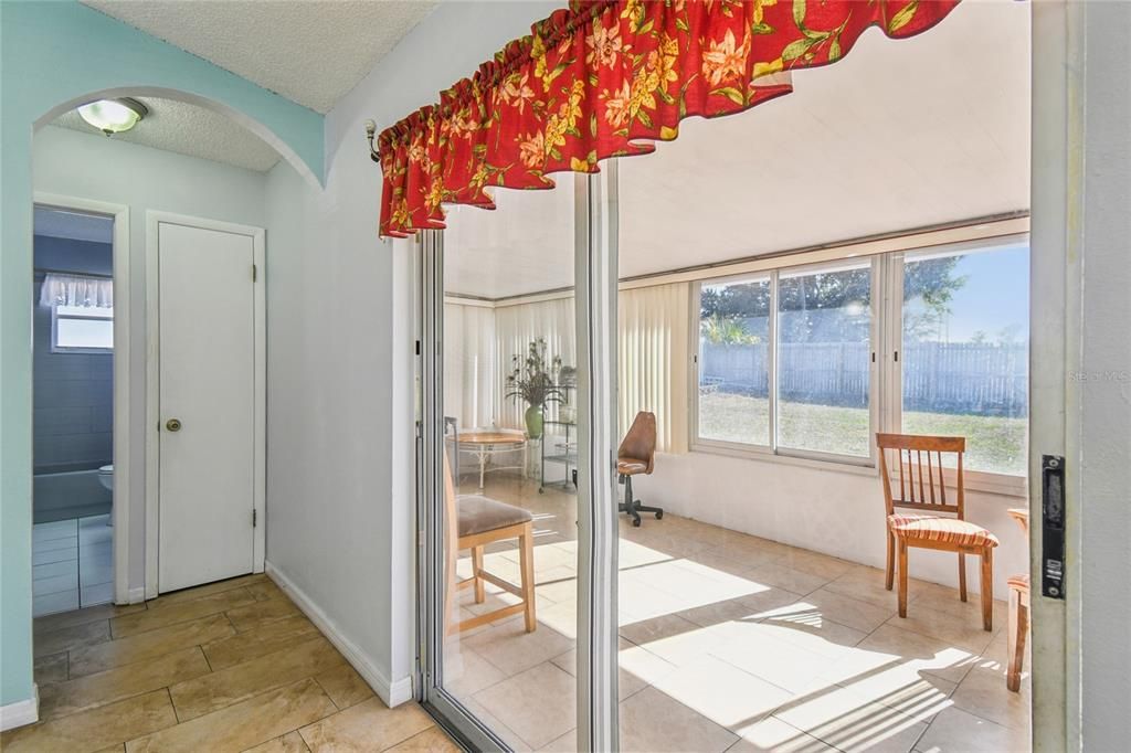 For Sale: $300,000 (2 beds, 2 baths, 1258 Square Feet)