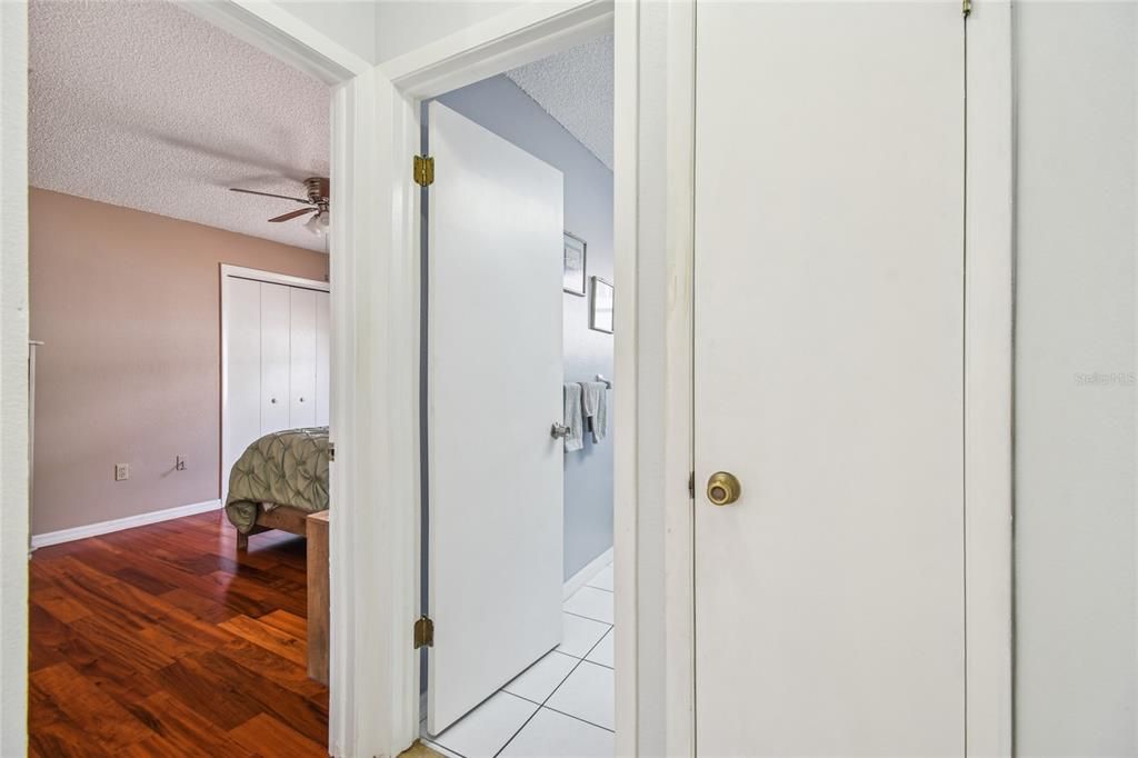 For Sale: $300,000 (2 beds, 2 baths, 1258 Square Feet)