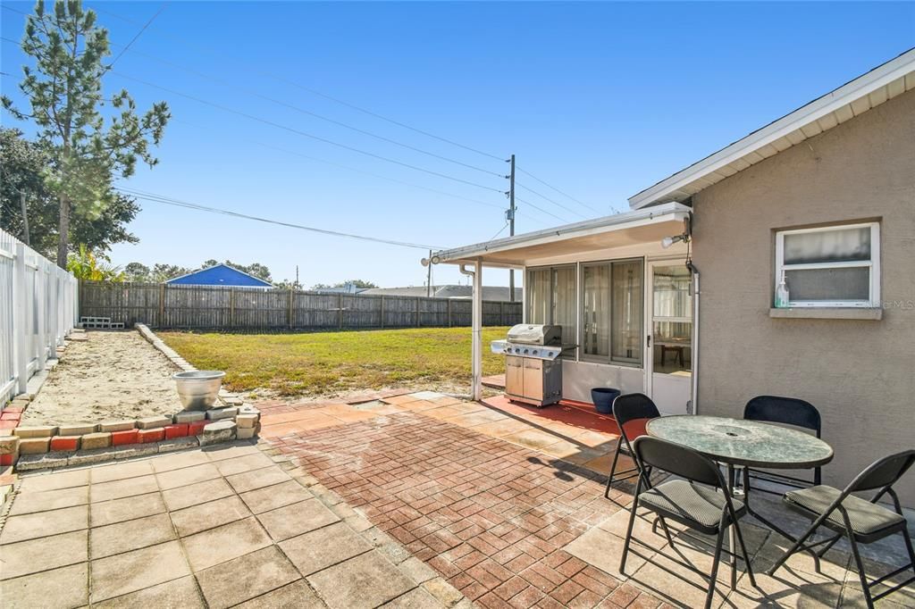 For Sale: $300,000 (2 beds, 2 baths, 1258 Square Feet)