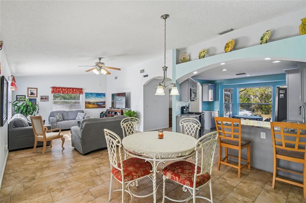 For Sale: $300,000 (2 beds, 2 baths, 1258 Square Feet)