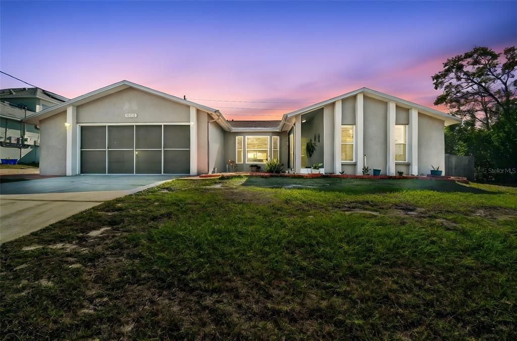 For Sale: $300,000 (2 beds, 2 baths, 1258 Square Feet)