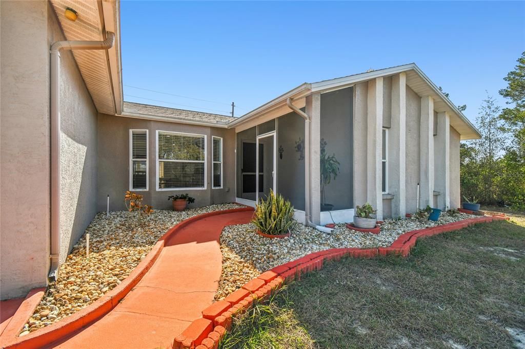 For Sale: $300,000 (2 beds, 2 baths, 1258 Square Feet)