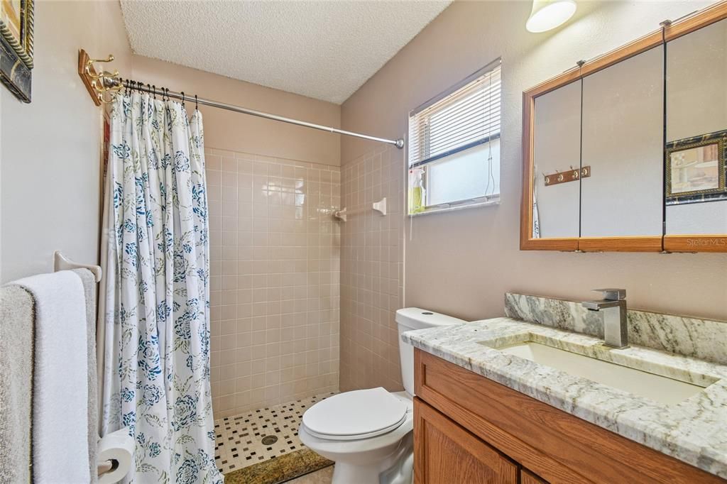 For Sale: $300,000 (2 beds, 2 baths, 1258 Square Feet)