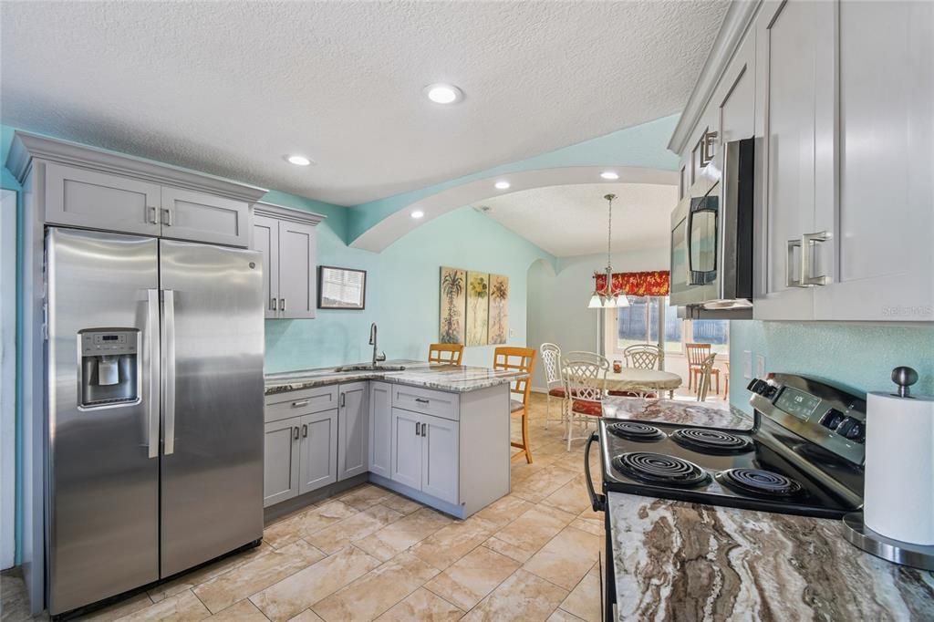 For Sale: $300,000 (2 beds, 2 baths, 1258 Square Feet)