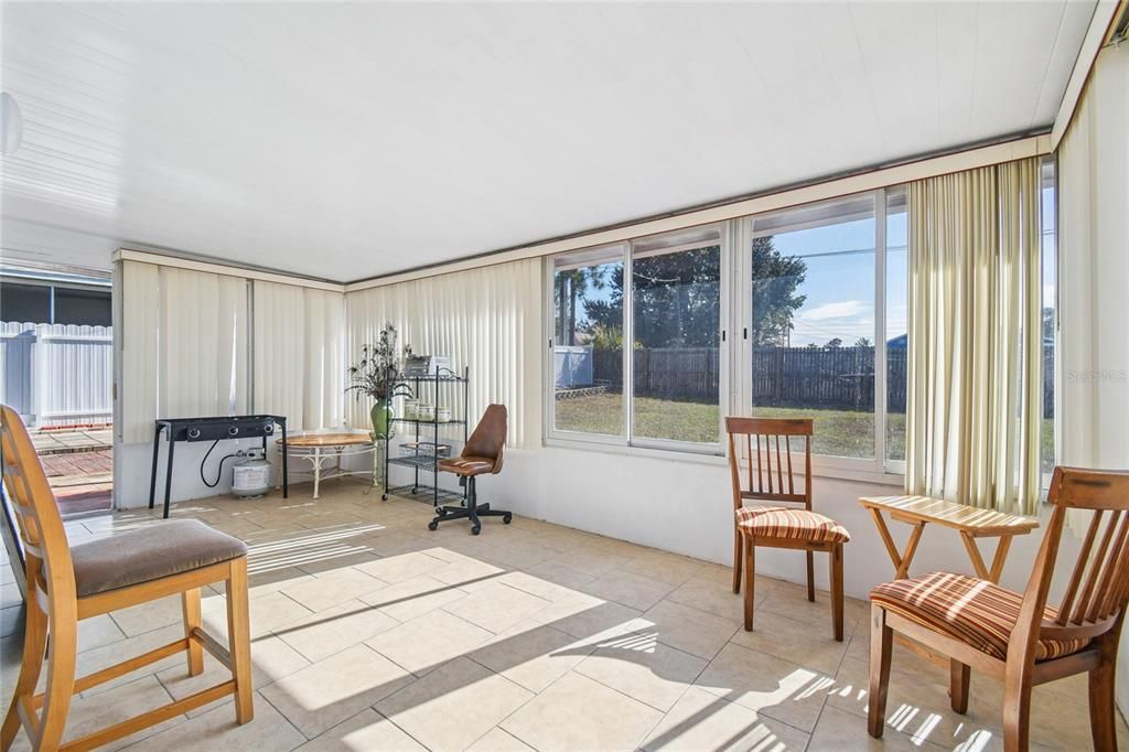 For Sale: $300,000 (2 beds, 2 baths, 1258 Square Feet)