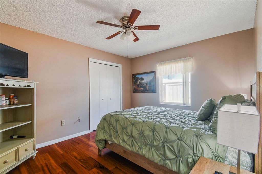 For Sale: $300,000 (2 beds, 2 baths, 1258 Square Feet)